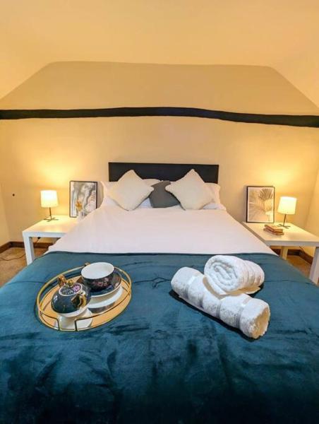 På billedet ses objektet 3-Bed, Sleeps 7, 1 Bath, Parking, WiFi beliggende i byen Wethersfield.