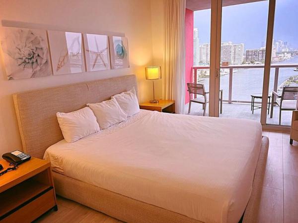 Photo 5 : Sun, Sand & Views 1BR Apartment in Miami Beach