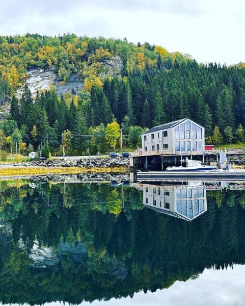 Na zdjęciu widoczny jest obiekt Nordic Waterside Escape położony w mieście Presteid.