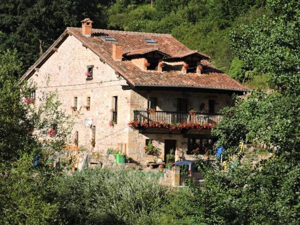 A la foto es mostra l'objecte Casa rural La Bárcena Saja situat a la ciutat de Saja.