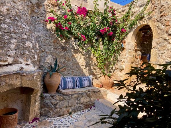 Nella foto è visibile l'oggetto Lemoni House situato nella città di Lápithos.