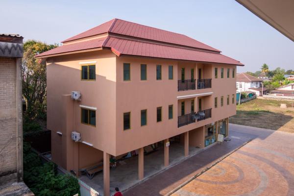 На фото показан объект Chiang Kham Ruk Khun Hotel, расположенный в городе Ban Sakoen.