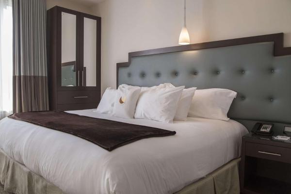 A la foto es mostra l'objecte Aura Hotel Brooklyn situat a la ciutat de Brooklyn.