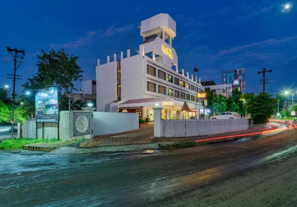A la foto es mostra l'objecte Hotel Pratham situat a la ciutat de Solapur.