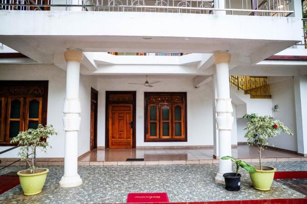 Na fotografii je vidět objekt SATK INN Jaffna, Kokkuvil nacházející se ve městě Manippai.