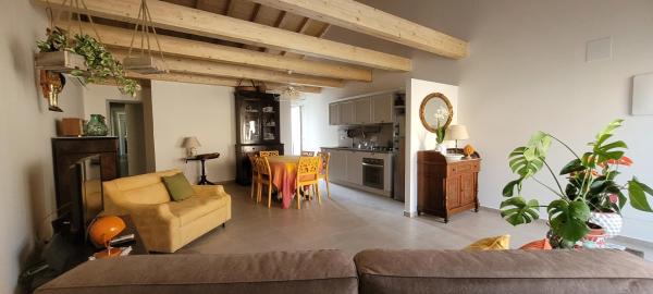 A la foto es mostra l'objecte Timpabella House situat a la ciutat de Acireale.