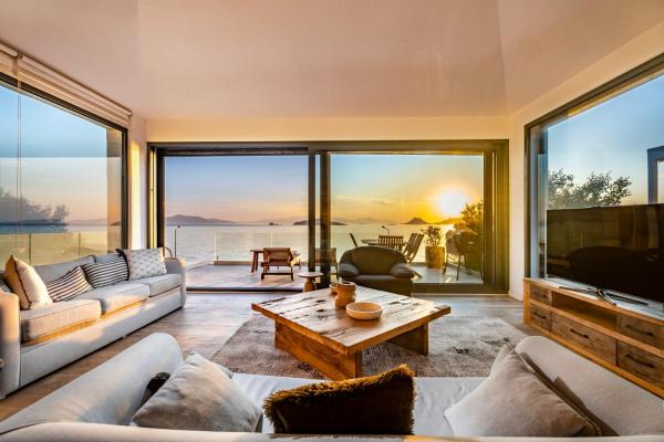 En la foto se muestra el objeto Villa Adalar by EvTatilim ubicado en la ciudad de Karabağ.