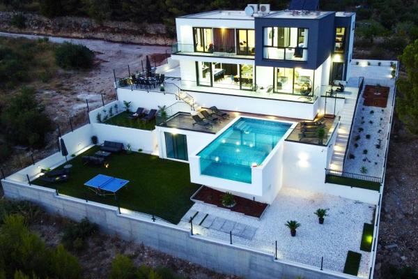 På bildet vises objektet Luxury villa with a swimming pool Klis, Split - 21734 som ligger i byen Klis.