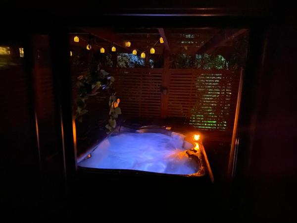 Na fotografii je vidět objekt Dinsdale oasis and private spa pool nacházející se ve městě Dinsdale.