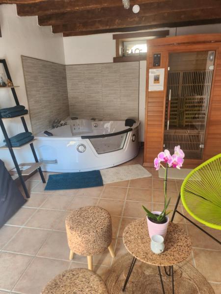 A la foto es mostra l'objecte Gîte l'étable détente SALLE SPA EN SUPPLEMENT situat a la ciutat de Vautorte.