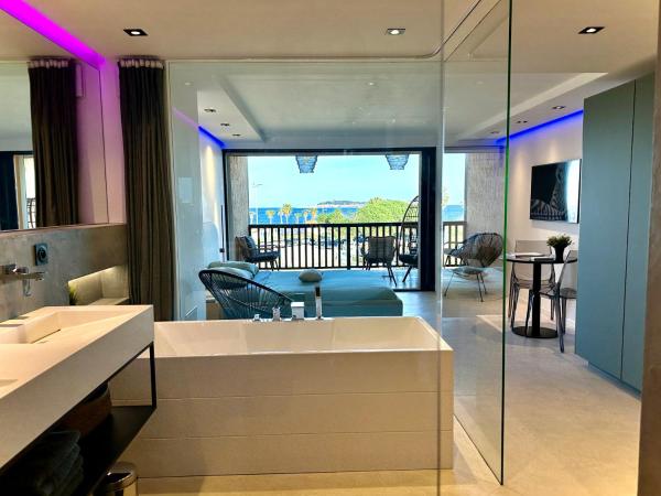 A la foto es mostra l'objecte Appartement neuf climatisé - vue mer Saint-Tropez - 50m plage et port - piscine situat a la ciutat de Gassin.