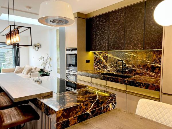 A la foto es mostra l'objecte Luxury Architect Designed Town House Near Beach situat a la ciutat de Wick.