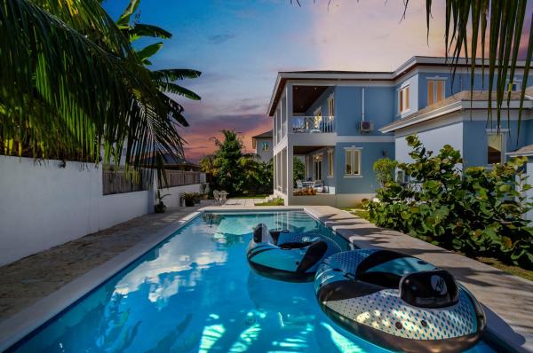 A la foto es mostra l'objecte Blu Diamond Luxury Estate situat a la ciutat de Nassau.