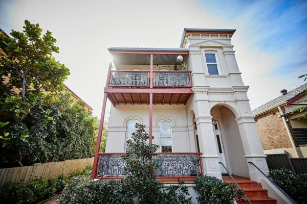 Esperanza Gardens - A Stylish Victorian Studio, Sydney