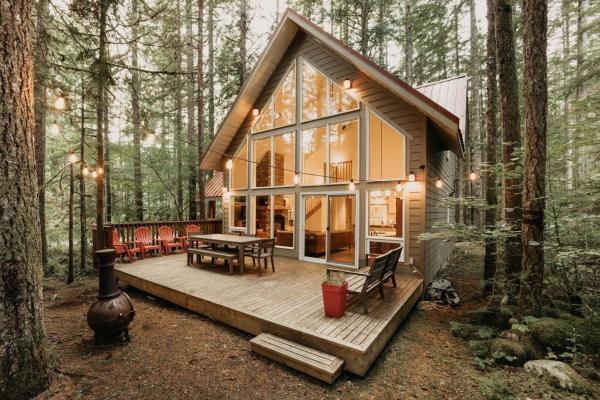 A la foto es mostra l'objecte 40GS – WiFi - WithD – Hot Tub - Sleeps 8 cabin situat a la ciutat de Glacier.