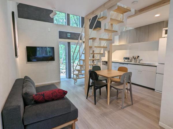 A la foto es mostra l'objecte Summit Chalets situat a la ciutat de Hakuba.