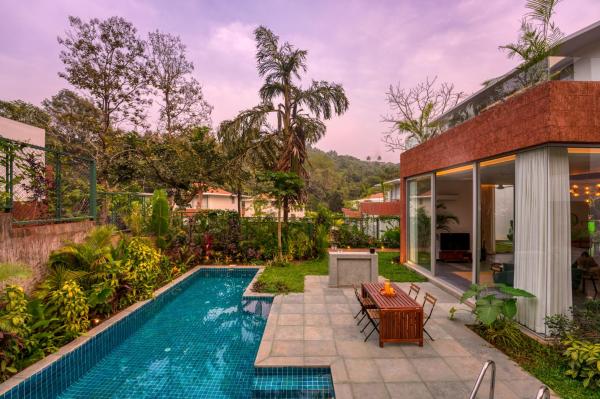 På bildet vises objektet La Macedo by The Blue Kite - Luxury 3 BHK Villas in Assagao, with Private Pool, Garden, Terrace, Parking, Security som ligger i byen Mapusa.