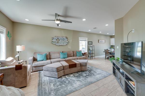 På bildet vises objektet Bright, Modern Corpus Christi Condo 2 Mi to Beach som ligger i byen Padre Island.