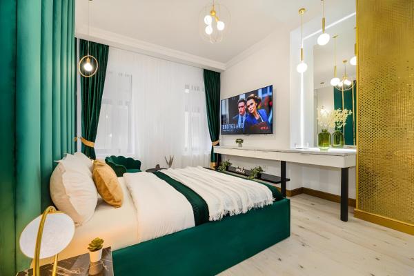 Golden Greens Studio - Luxury Design & Self Check-in - Brașov