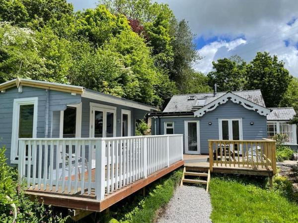 Na fotografii je vidět objekt Lower Hill Cottage w/Swedish Hot Tub nacházející se ve městě Helland.