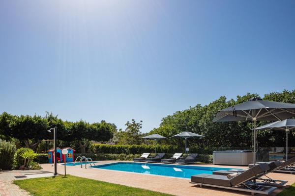 Nella foto è visibile l'oggetto Villa Joanna-Family Haven with Kid's Zone situato nella città di Prínos.