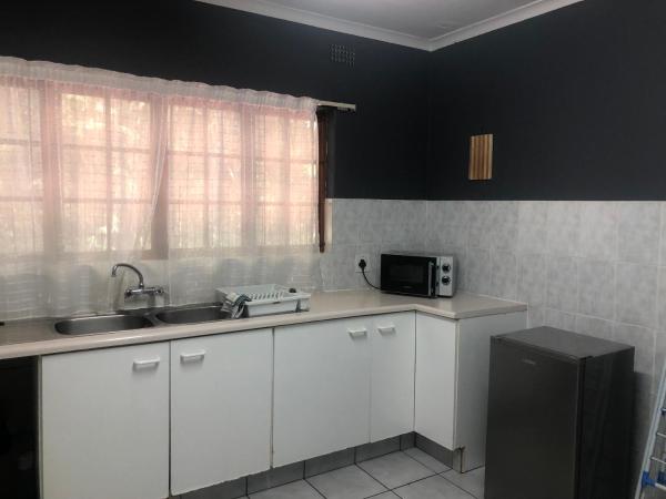 A la foto es mostra l'objecte Hillcrest/Waterfall Garden Hideaway! situat a la ciutat de Waterfall.