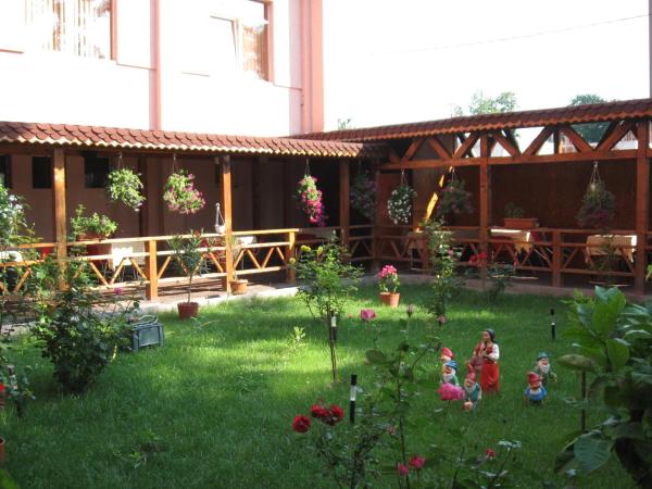 På billedet ses objektet Hotel Premiere beliggende i byen Balta Albă.