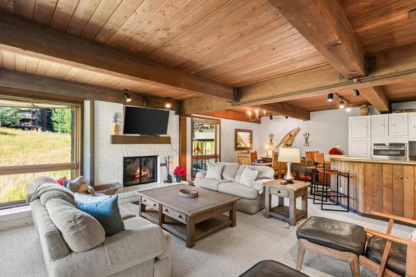 Foto 3: Enclave 208, Snowmass Ski-In/Ski-Out Condo w/Shared Pool/Hot Tub/WiFi