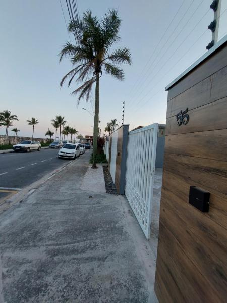 På billedet ses objektet Suítes a 50m praia do SESC BERTIOGA, Ar condicionado, TV, WIFI, estacionamento, saída 15h beliggende i byen Bertioga.