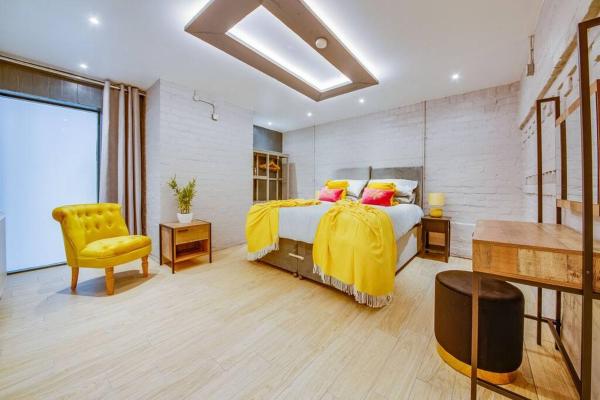 På billedet ses objektet Beautiful Harborough Avenue 6 Bed House beliggende i byen Darnall.
