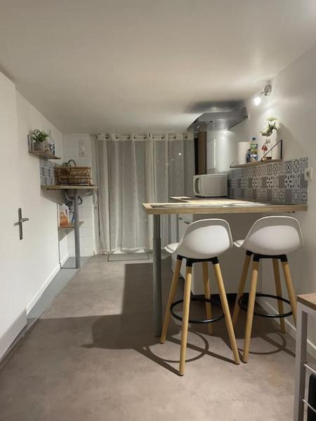 Na zdjęciu widoczny jest obiekt Appartement T1 renové położony w mieście Gigean.