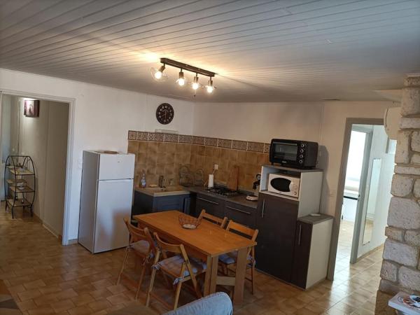 A la foto es mostra l'objecte Charmant logement situé au coeur de lansargues situat a la ciutat de Lansargues.