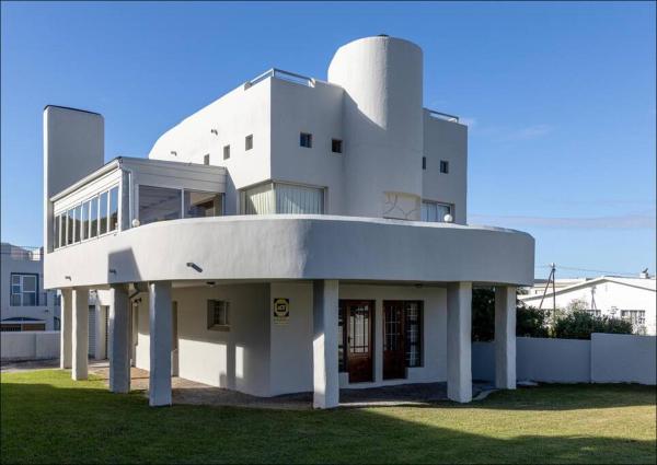 A la foto es mostra l'objecte Sunset Terrace situat a la ciutat de Hermanus.