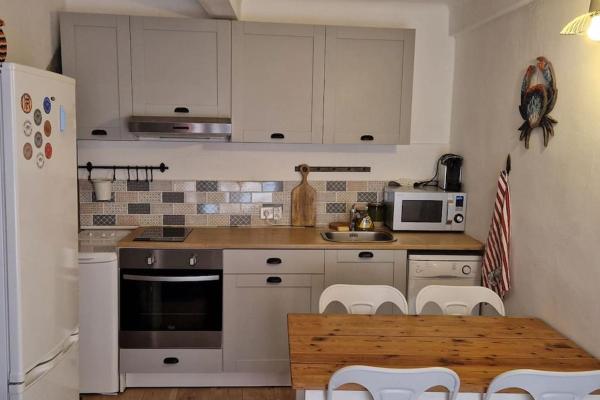 A la foto es mostra l'objecte Studio cosy à Collioure à deux pas de la plage et du centre situat a la ciutat de Cotlliure.