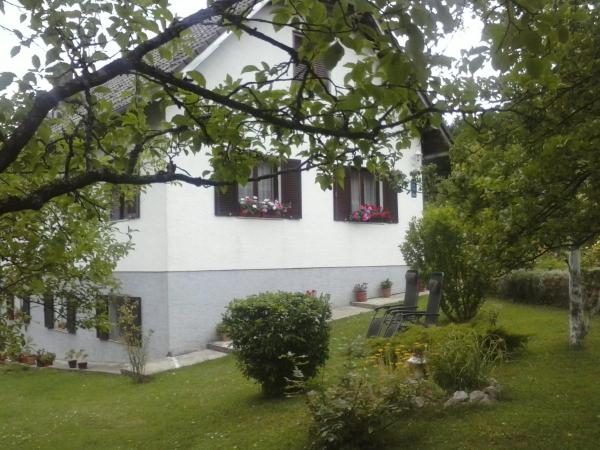 Na zdjęciu widoczny jest obiekt House Nina położony w mieście Poljanak.
