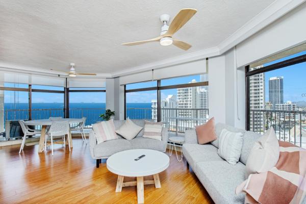 Beachfront & City View, Huge 2 Bedroom Apartment, Imperial Surf Resort - Surfers Paradise