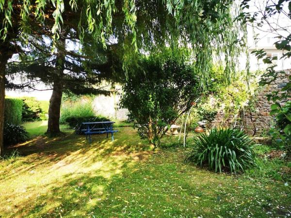 A la foto es mostra l'objecte Cœur de ville, spacieux appartement rez de jardin situat a la ciutat de Paimpol.