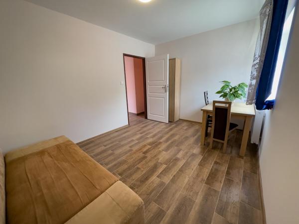 Nella foto è visibile l'oggetto Apartament 4 osobowy obok Szpitala Brzeziny 2 pokoje Prywatna łazienka i kuchnia 32m2 situato nella città di Nowostawy Dolne.