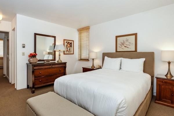 Billede 6: Riverview Unit 8, All the Essentials Riverside Condo with Access to Pool & Hot Tub