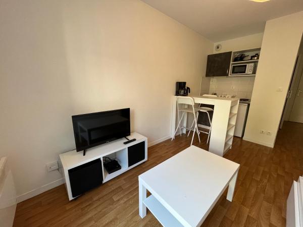 A la foto es mostra l'objecte Acajou, Studio avec terrasse et parking privé situat a la ciutat de Caen.