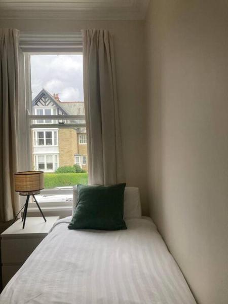 Billede 8: Spacious & Bright 3 bed Harrogate Apartment