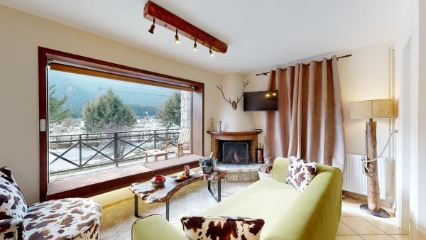 A la foto es mostra l'objecte Parnassos Chalets situat a la ciutat de Arachova.