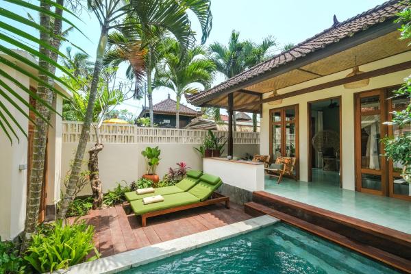 The photo shows the Rumah Senang - Walk to Beach located in the city of Balian.
