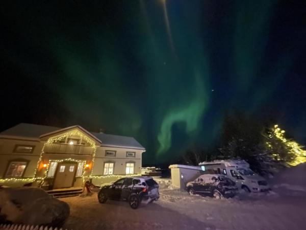Na fotografii je vidět objekt New Aurora Hotspot - Studio Nordspissen nacházející se ve městě Krokelvdalen.