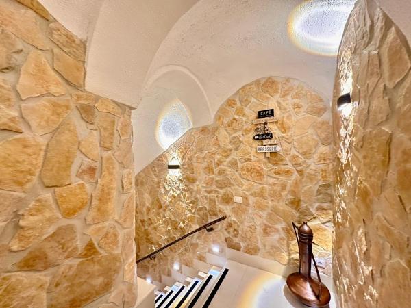 Window in the Stone Naplesの写真6