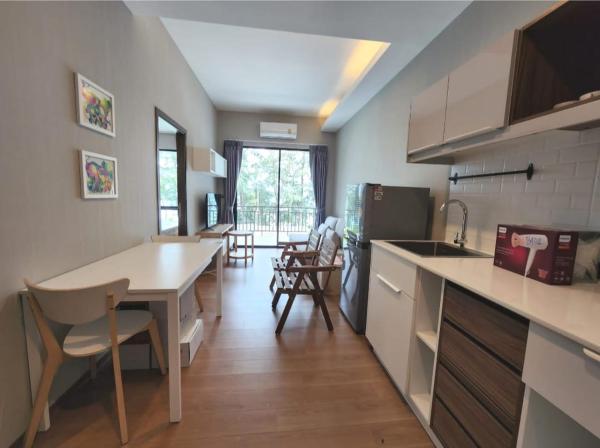 På billedet ses objektet The Title condominimum beliggende i byen Phuket.