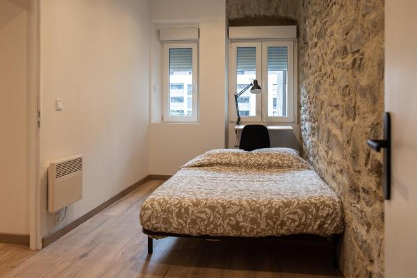 A la foto es mostra l'objecte 1 Appartement OU Chambres privées en centre ville Choisissez UNE option situat a la ciutat de Ayse.