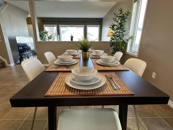 Spacious & Private Retreat near West Edmonton Mallの写真1