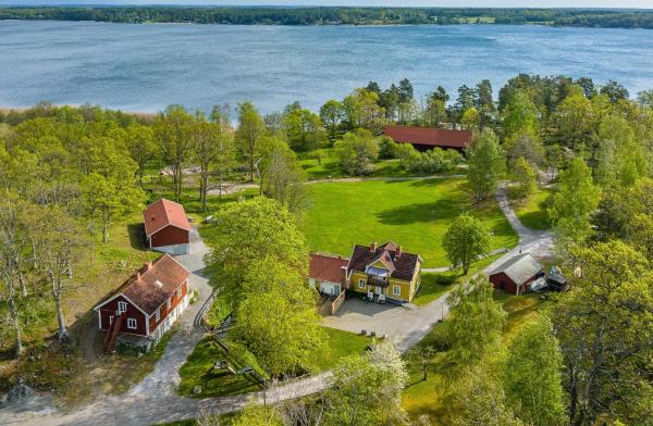 La photo montre l'objet Marsbäcken Hostel situé dans la ville de Västervik.