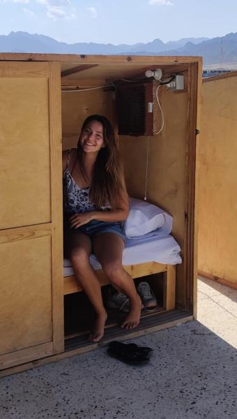 På bildet vises objektet Nautilus Capsules som ligger i byen Dahab.